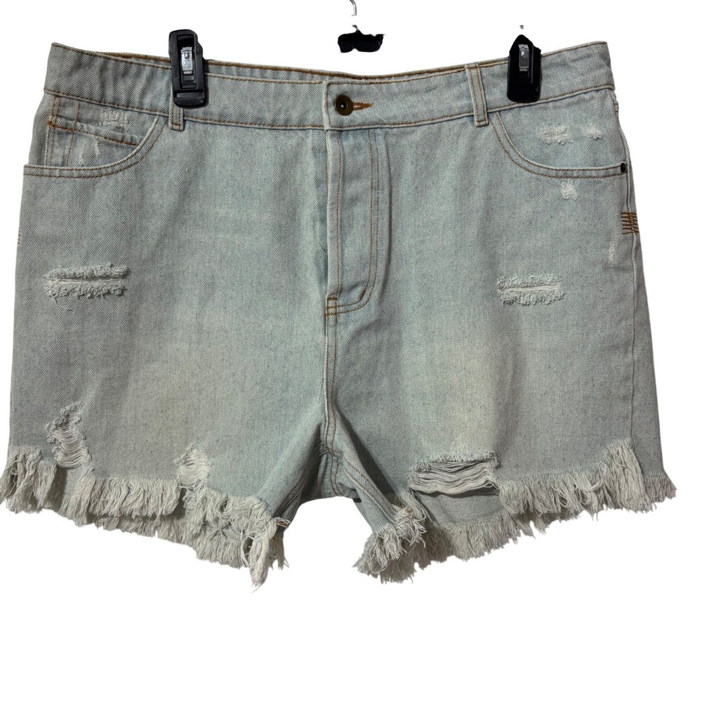 Chelsea & Violet Light Wash Distressed Frayed Denim Shorts Size 33 NWT